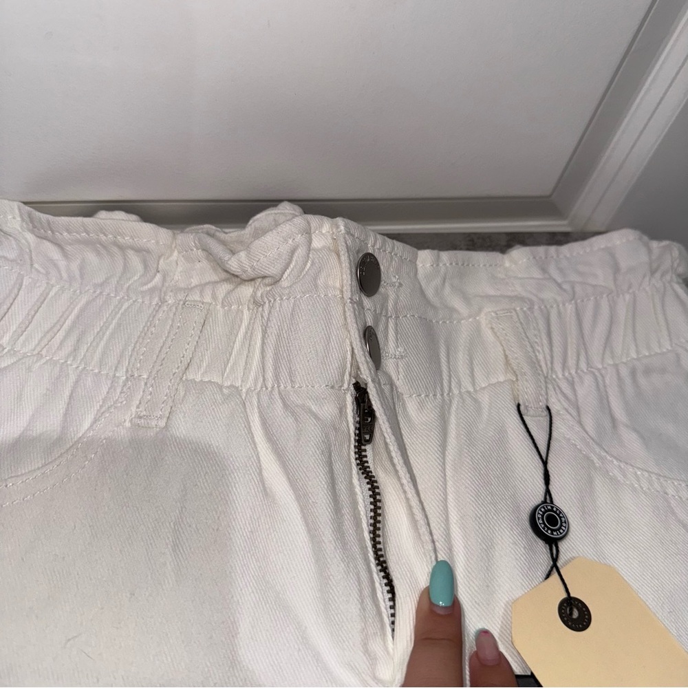Super High Rise White Shorts Size Medium - Picture 4 of 8